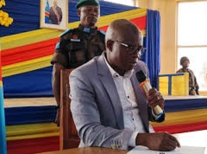 Nouveau Gouverneur militaire du Nord-Kivu, RDC : le Général-Major Evariste Somo Kakule visite la population de Butembo 